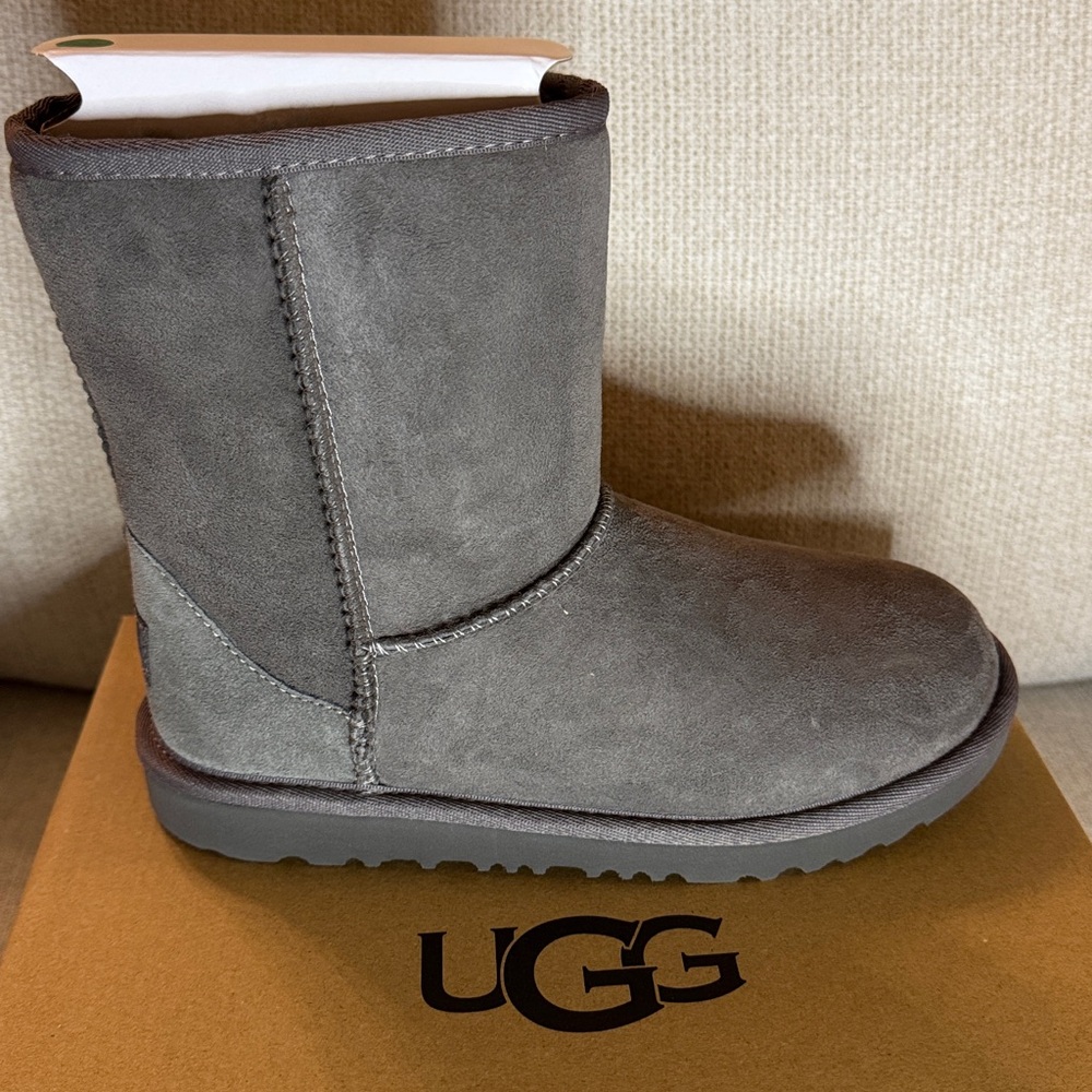 NEW UGG KIDS SIZE 3 CLASSIC II GREY ORIGINAL BOX